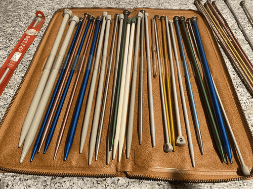 Large lot of 36 Knitting Needles in nice case- many sizes and brands look! - Picture 2 of 8