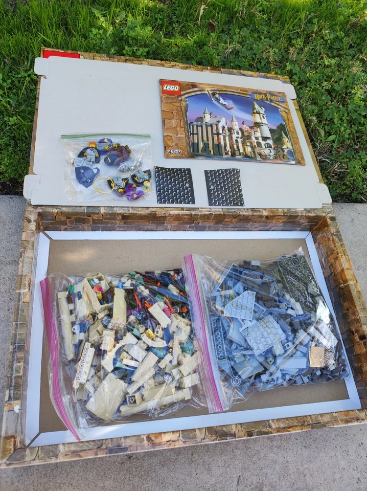 LEGO Harry Potter: Castillo de Hogwarts (4709) 100% Completo con Manuales y Caja Foto 3 de 4