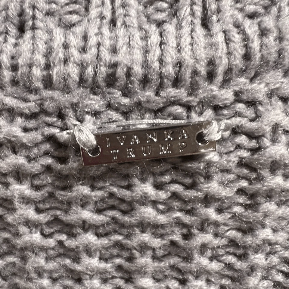 Ivanka Trump Suéter Cuello Capucha Gris Grande Foto 3 de 4