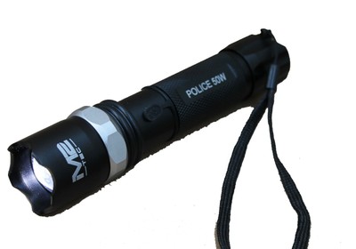 M2 Tec 007 CREE LED Taschenlampe Zoom Wiederaufladbar online  