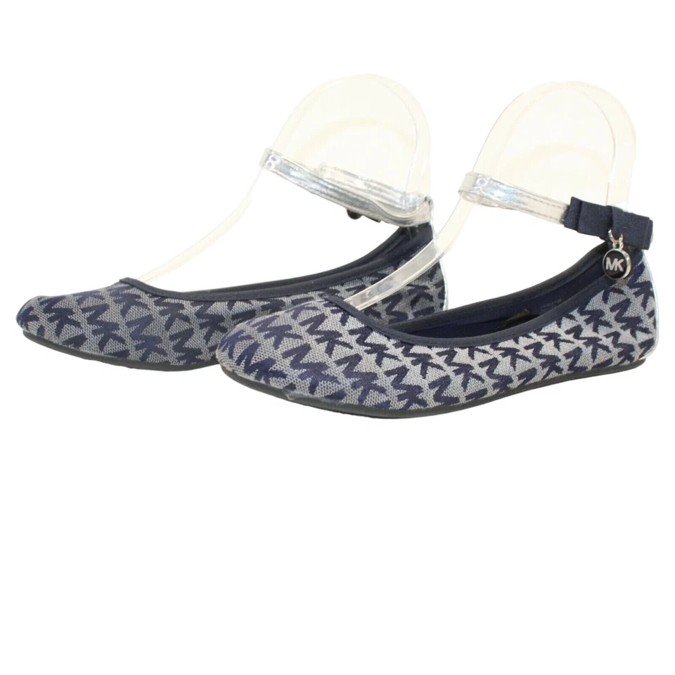 Zapatos planos de ballet Michael Kors Fairleys para niñas talla 3 plateado azul con logotipo correa en el tobillo Foto 4 de 4