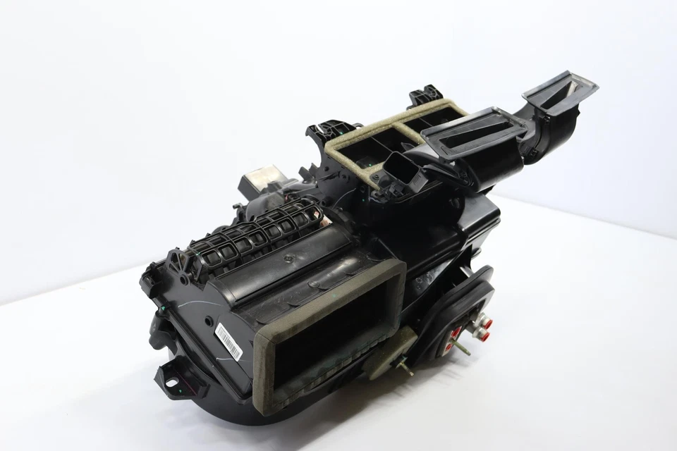 2018 - 2024 GMC TERRAIN HVAC A/C CLIMATE HEATER BLOWER HOUSING BOX OEM 84674480 - Image 2 of 4