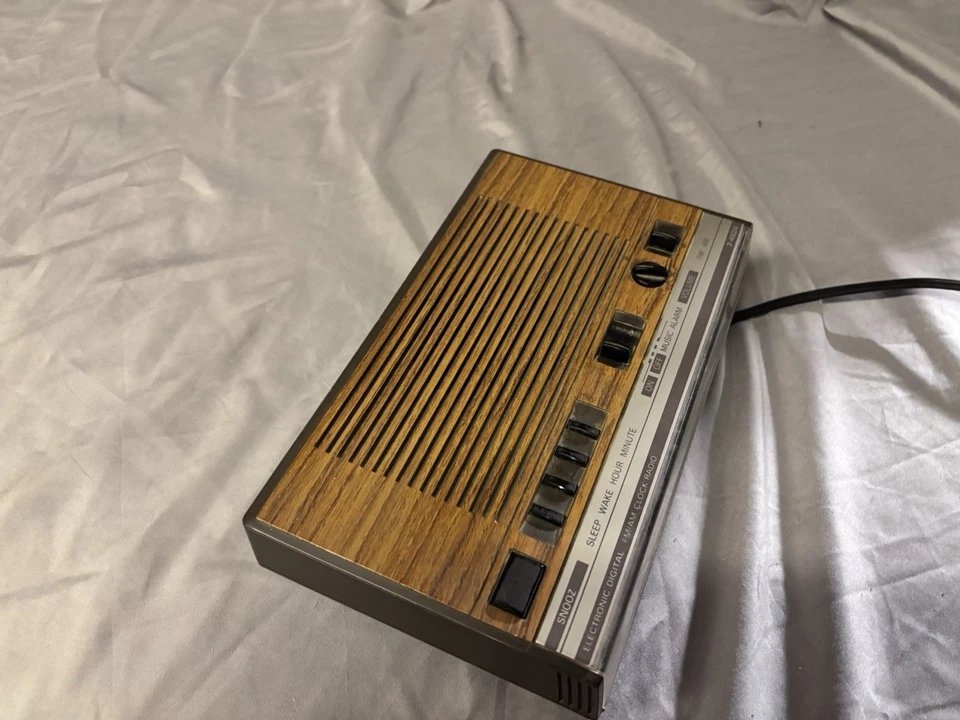 Reloj despertador/radio General Electric - años 80 Foto 3 de 4