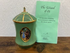 WOZ Music Box “Follow The Yellow Brick Road”Ardleigh Elliott Revolving Heirloom 