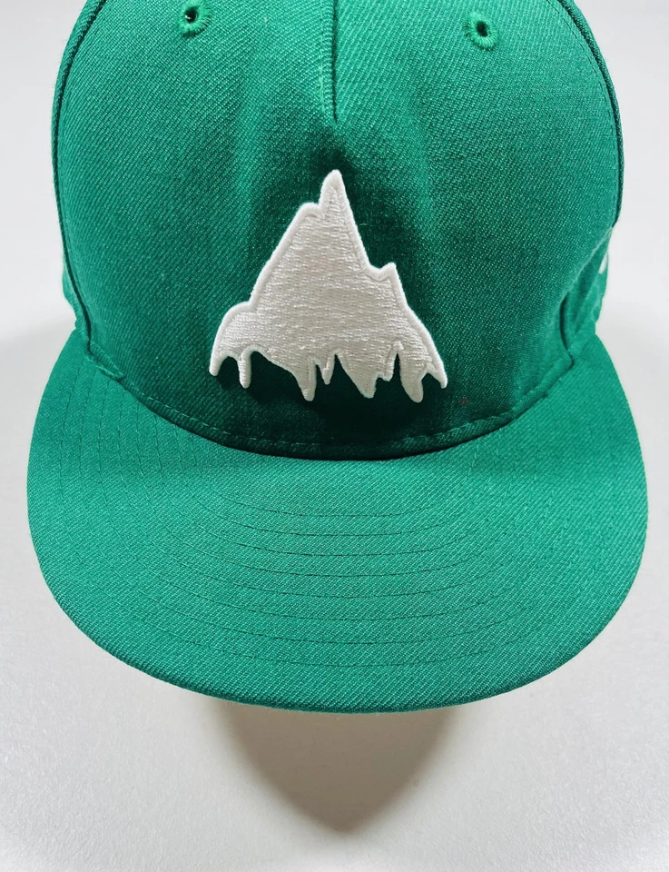 Gorra Burton Ajustada Para Hombre 7 1/2 Verde Blanco Bordada Montaña Nueva Era Lana Foto 2 de 4