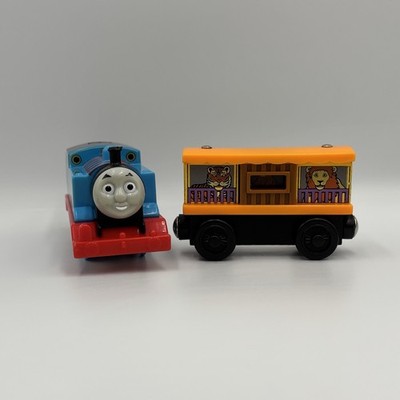 RARE Y2K Thomas the Engine & Friends Motorized Thomas & Zoo Car Train Toy Lot