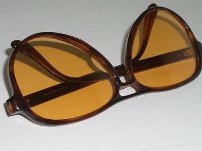 1970's VINTAGE B&L RAY-BAN ALLWEATHER AMBERMATIC TRADITIONAL