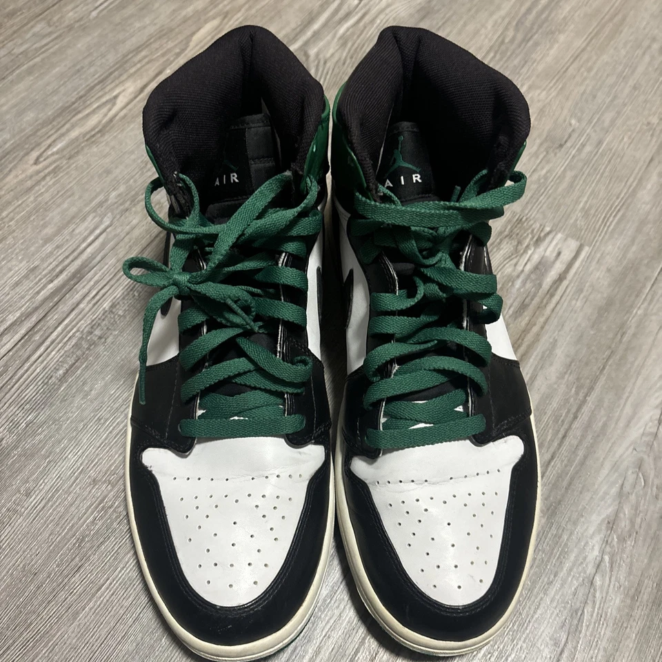 Talla 10.5 - Air Jordan 1 Retro Alto Boston Celtics Foto 2 de 4
