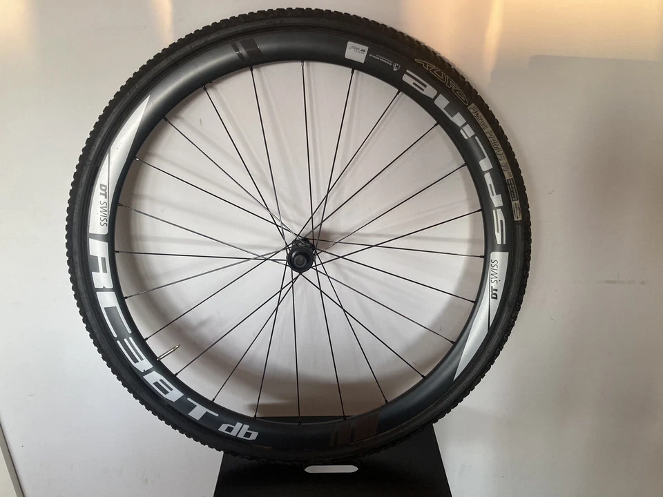 Laufradsatz DT Swiss Spline RC 38T db neuwertig Centerlock 12 mm Gravel Road