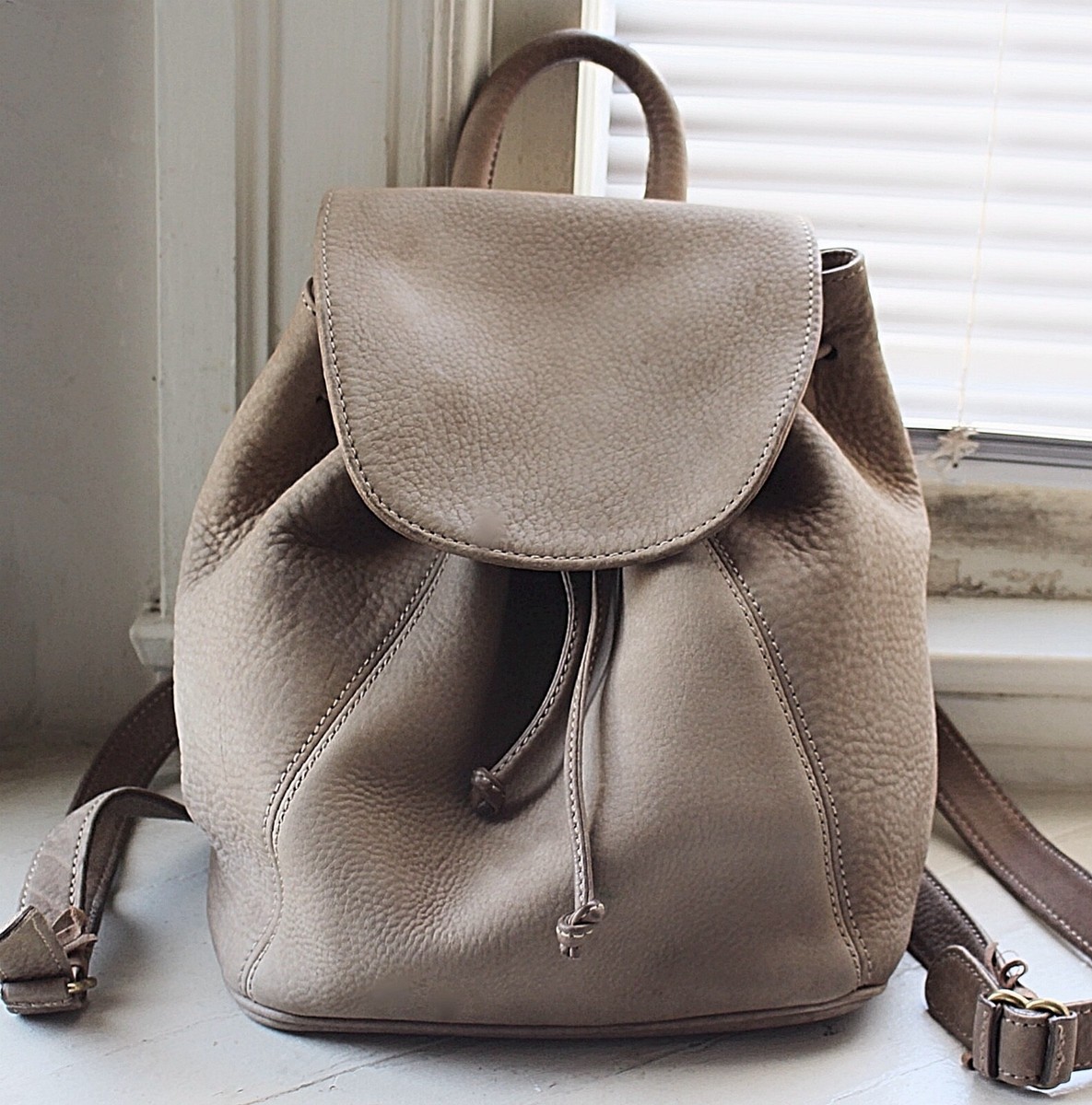 バッグ 1957 Vintage Coach Small Backpack Nubuc 1957 Vintage Coach Small Backpack Nubuc