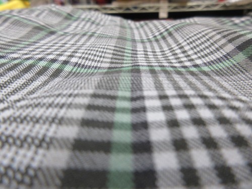 CORTO TOMMY BAHAMA AJUSTE REGULAR NAILON/SPANDEX GRIS, TAUPE Y VERDE Talla 34 - Imagen 3 de 5