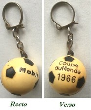 Porte-clé Mobil forme ballon de foot Coupe du Monde 1966
