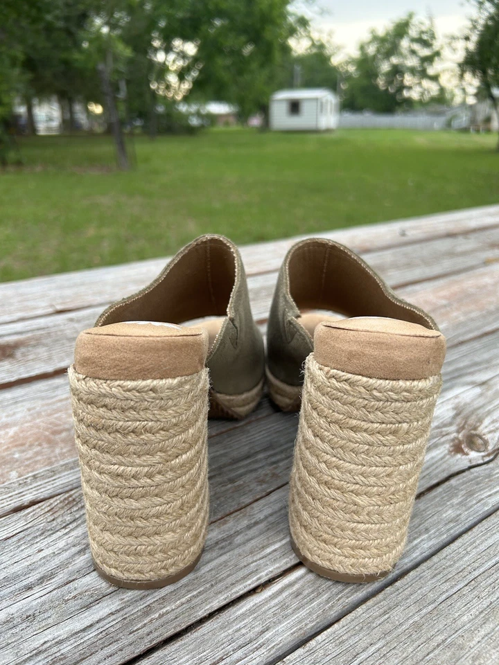 Yellow box suede clog sandal size 8.5 - Image 4 of 4
