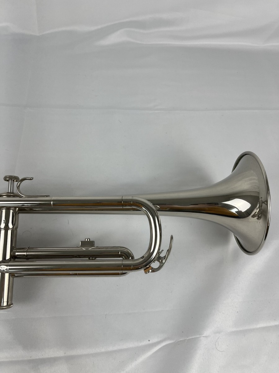 YAMAHA YTR-136 Trumpet with Hard Case Mouthpeace Musical YAMAHA YTR-136 Trumpet with Hard Case Mouthpeace Musical