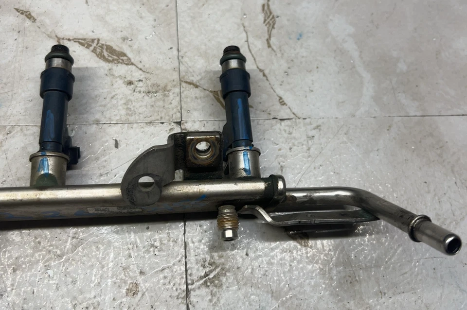 Riel de inyección de combustible para motor Cobalt G5 Pursuit 2005-2010 de 2,2 L con 4 inyectores de combustible Foto 3 de 4