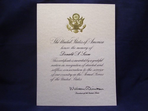 PRESIDENT BILL CLINTON SIGNED LETTER HONORING MEMORY OF VIETNAM WAR SOLDIER HERO