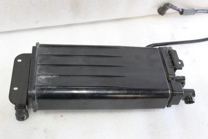 Hyundai Tucson 2016 2017 2018 bote de carbón de vapor de combustible 2,0 L tracción delantera 31420-D3500 Foto 3 de 4