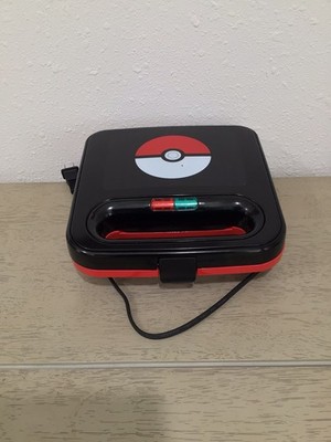 POKEMON Grilled Cheese Sandwich Maker Pikachu Poke Ball Non-Stick Grill Clean 