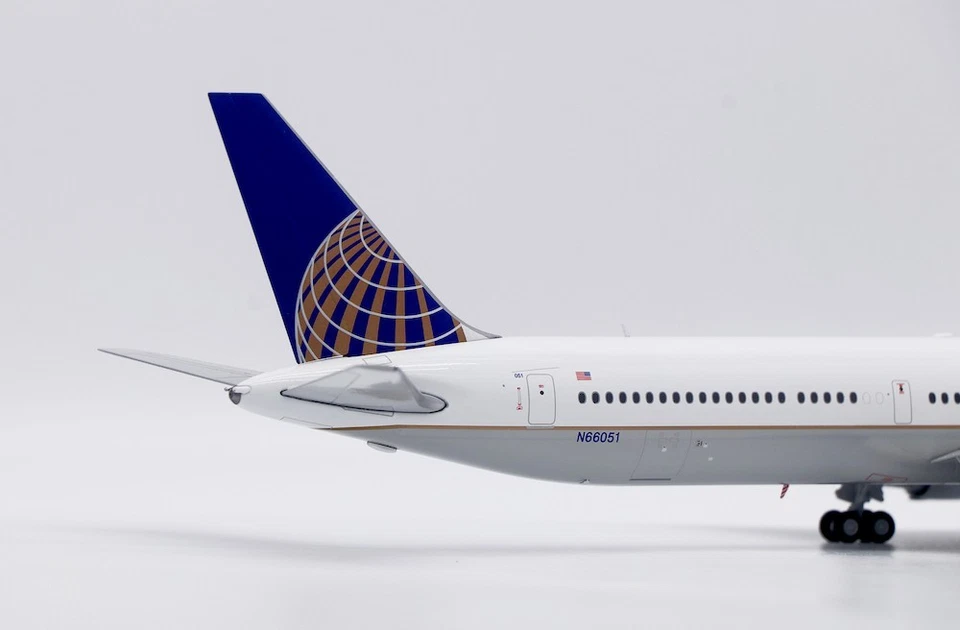 B767-400ER CONTINENTAL AIRLINES REG: N66051 - JC WINGS LH2505 1/200 - PRE ORDER - Image 3 of 4