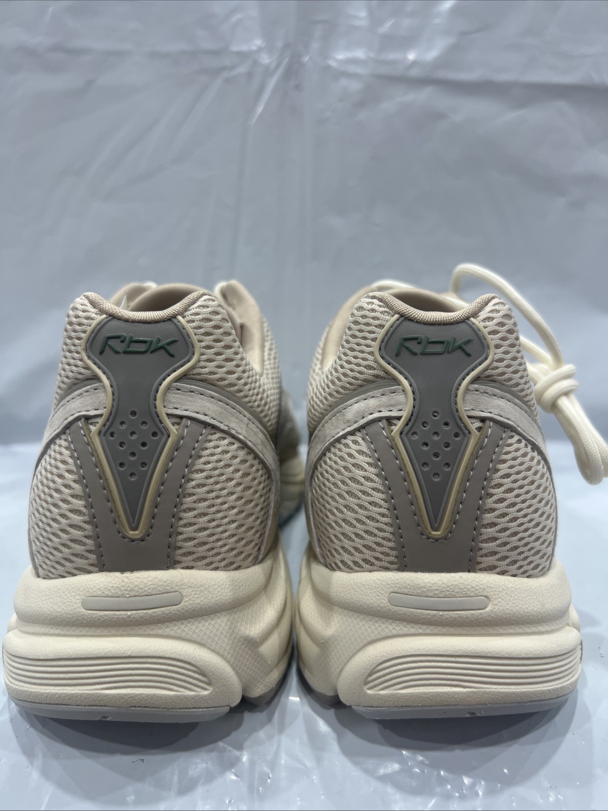 Reebok Sneakers Men’s Size 12 EBS2098 thumbnail 4