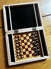 Reise-Schach Holz Klappkassette mit Schachbrett und Figuren