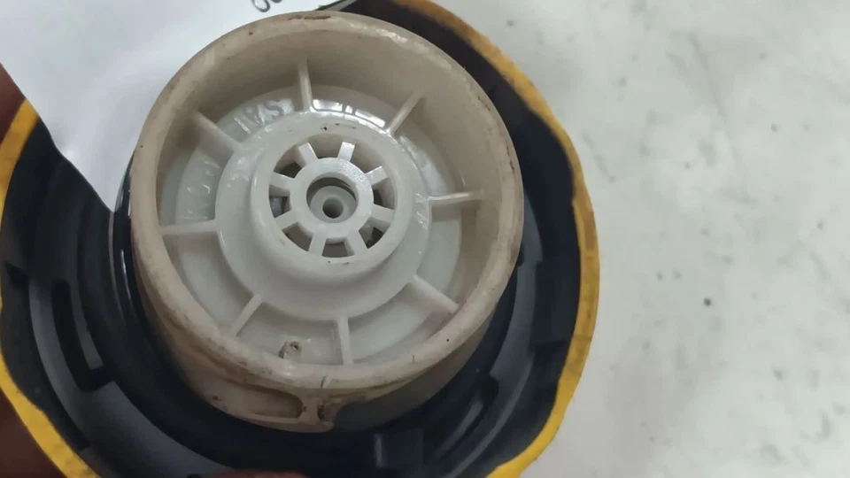 Chrysler 200 Gas Tank Fuel Cap  2015 2016 2017 - Image 4 of 4