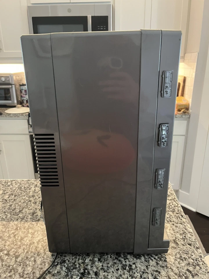 Mini refrigerador y calentador Han Solo Star Wars atrapado en carbonita 12L Foto 2 de 4