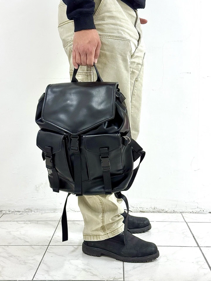 Zaino Elegante in Pelle Unisex Versatile e Resistente. Università Everday Lavoro - Immagine 2 di 4