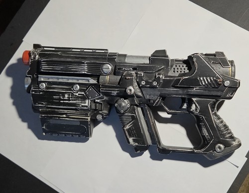 Star Wars Black -and-silver weathered Sci-Fi prop blaster gun