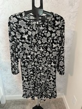 Old Navy Women’s Black/White floral dress. Size large.