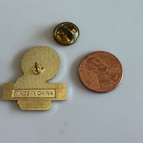 Vintage Mustang Ranch Reno Nevada Enamel Souvenir Collectible Lapel Pin Badge - Picture 3 of 3