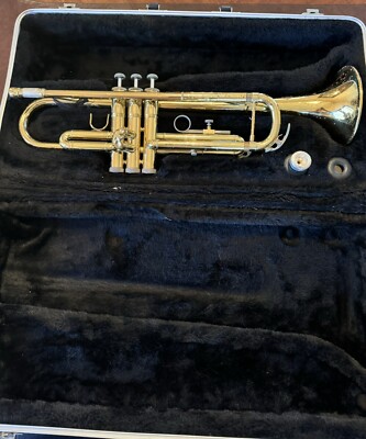 Vintage Bundy lacquered Brass Trumpet with case, NEEDS REPAIR AND REPOLISHING