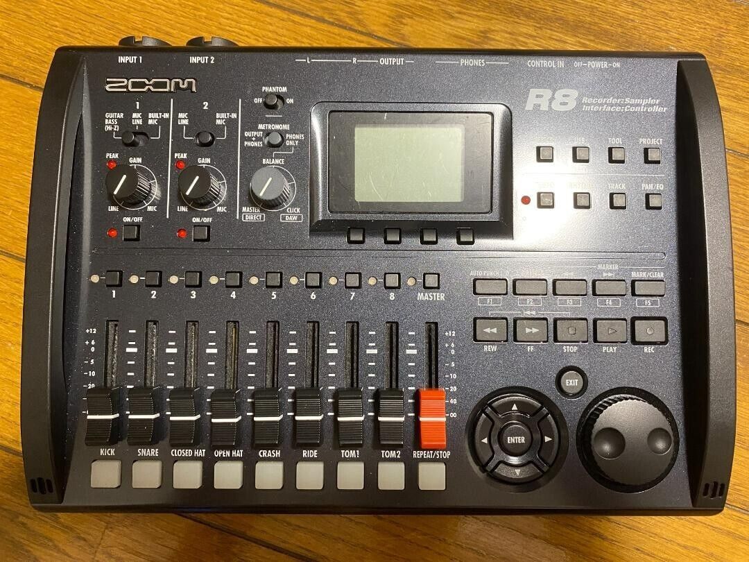 ZOOM R8 Multi Track Recorder Total Music Production 8 Track 24 Bit 48 kHz