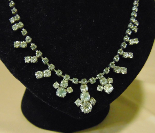 VINTAGE MIDCENTURY NECKLACE - CLEAR RHINESTONE CHOKER - LIGHTWEIGHT - SPARKLES