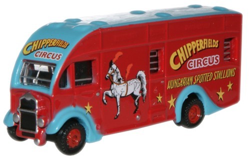 Oxford Diecast Albion Horsebox Chipperfield (Spotted Stallion) ODNAH006 N Gauge