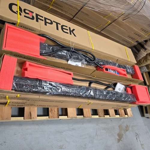 QTP-X3S63001 30 Outlet Switched PDU 3 Phase 63A / 208V (NEW)