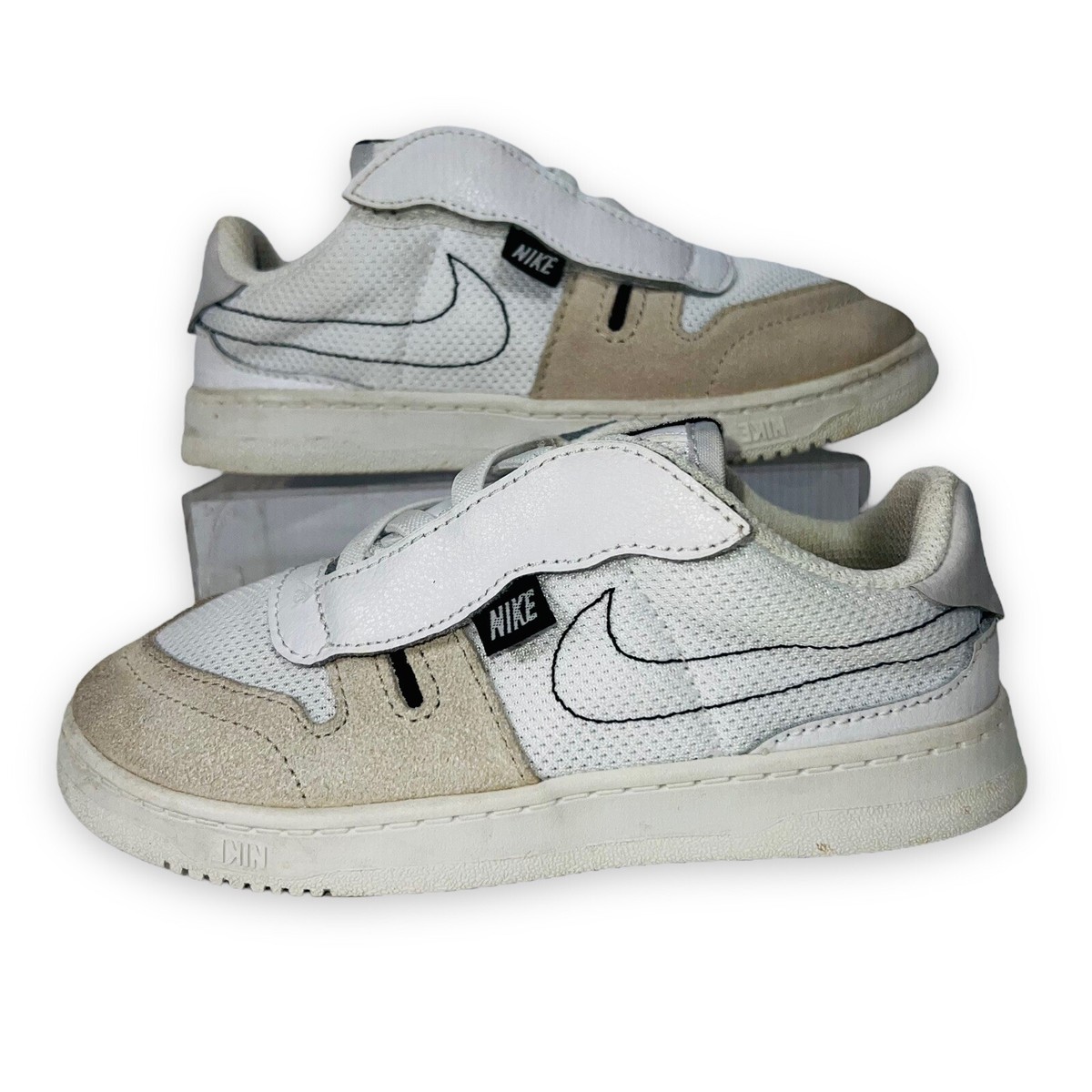 nike squash type shoes