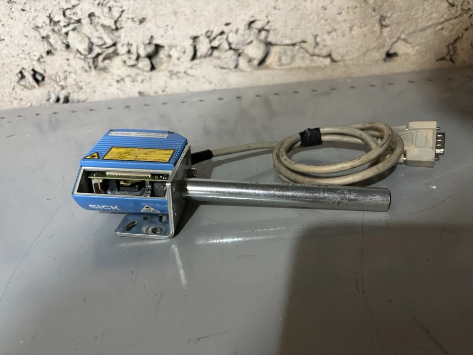 SICK CLV420-2010S02 / CLV4202010S02 fixed bar code reader, backet included - Image 4 of 4