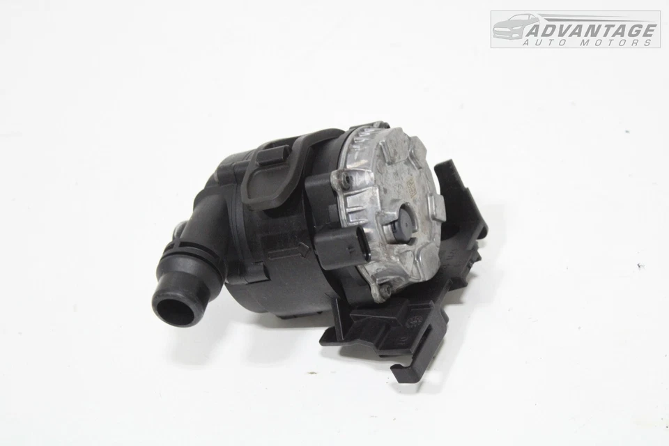 BMW 750i XDRIVE G12 2016-2019 motor de 4,4 L refrigerante eléctrico bomba de agua OEM Foto 3 de 4
