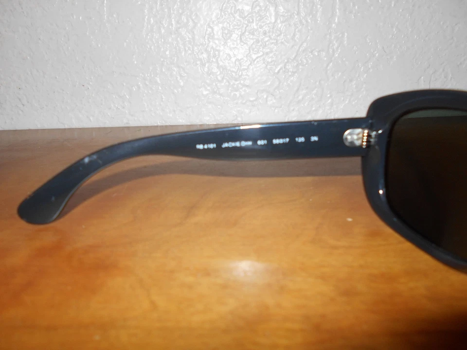 Солнцезащитные очки Ray Ban RB 4101 Jackie OHH 601 в черной оправе с зелеными линзами - Изображение 4 из 4