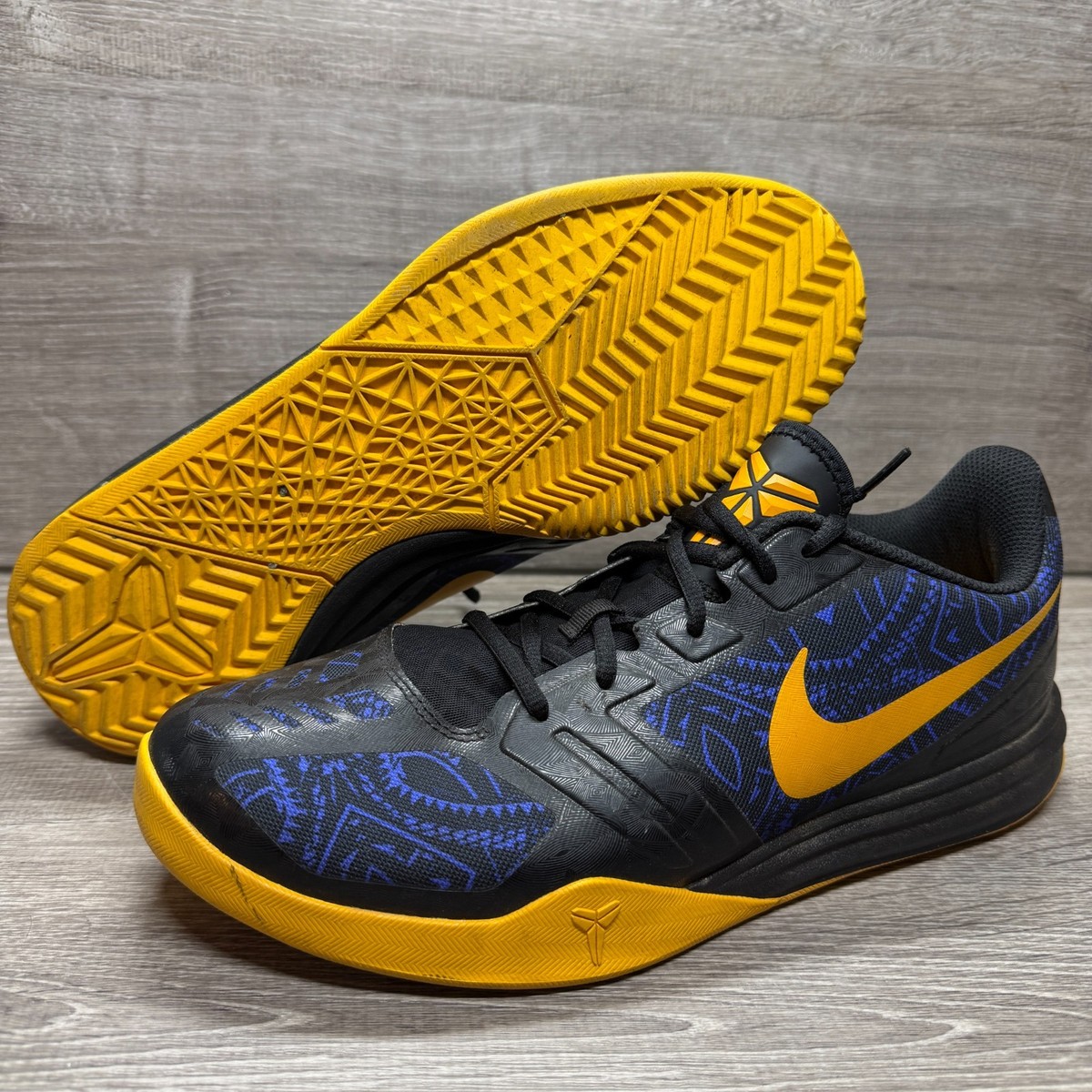 Nike Kobe バスケットシューズ ブラック/イエローmentality3 Nike Kobe Bryant Mentality Purple Basketball Sneakers Shoes Men Sz