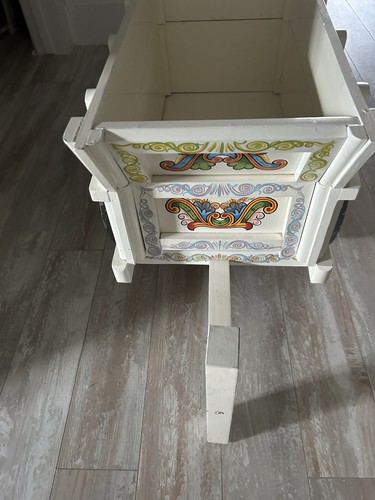 Vintage Handcrafted Costa Rican Oxcart With Intricate Hand Painted Folk Design - Picture 5 of 7