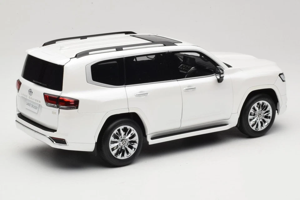 LCD18013-ZX-WH Toyota Land Cruiser J300 ZX White LCD 1:18 - Imagen 3 de 4