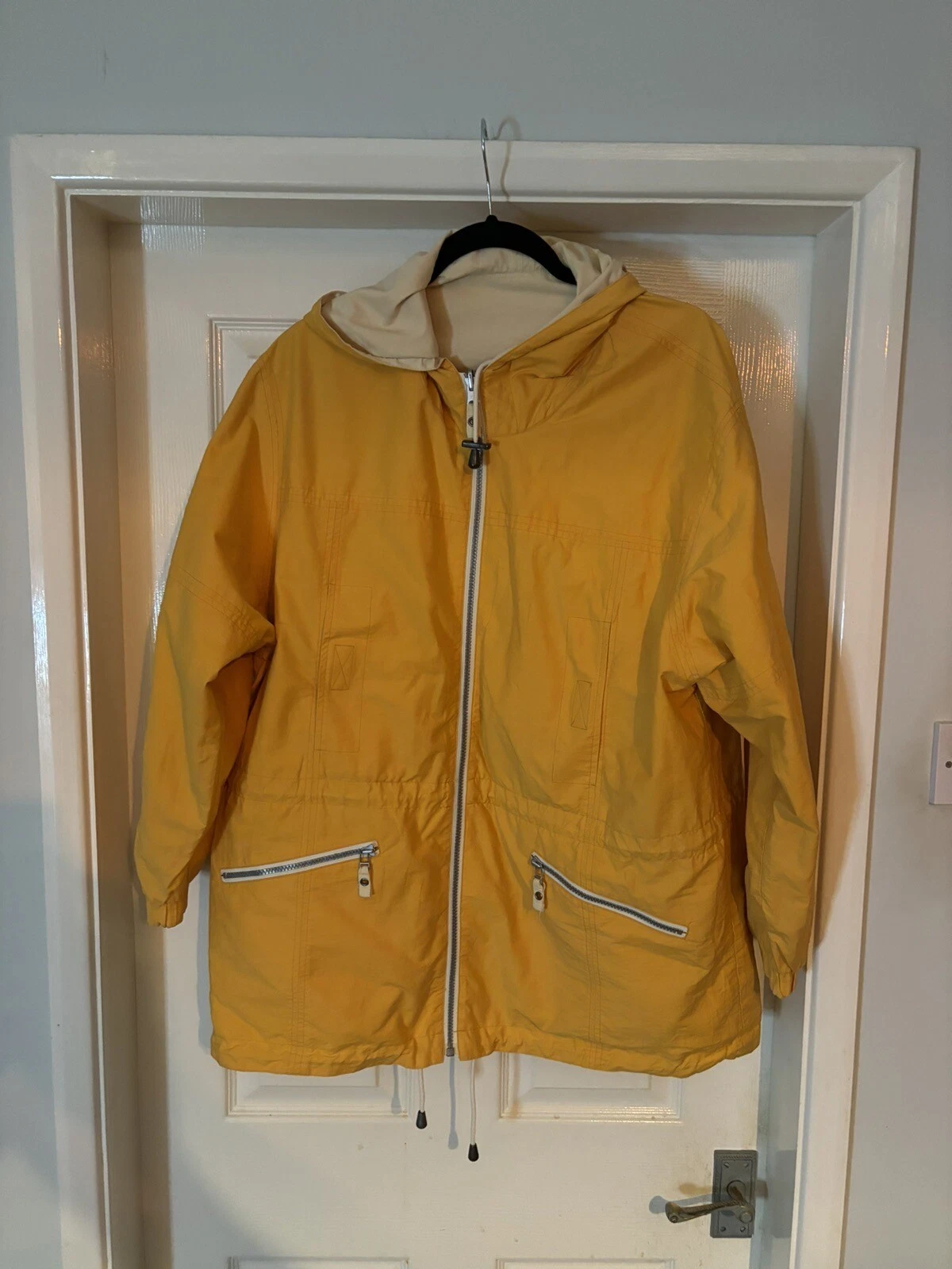 Collage Clothing Waterproof Yellow Winter Coat / Mac with Hood Size EU40 VGC