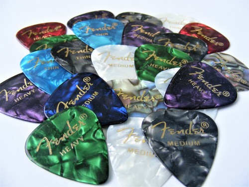 Fender 351 Premium Celluloid Guitar Picks 24 Variety Pack (Thin, Med and Heavy) - 第 1/2 張圖片