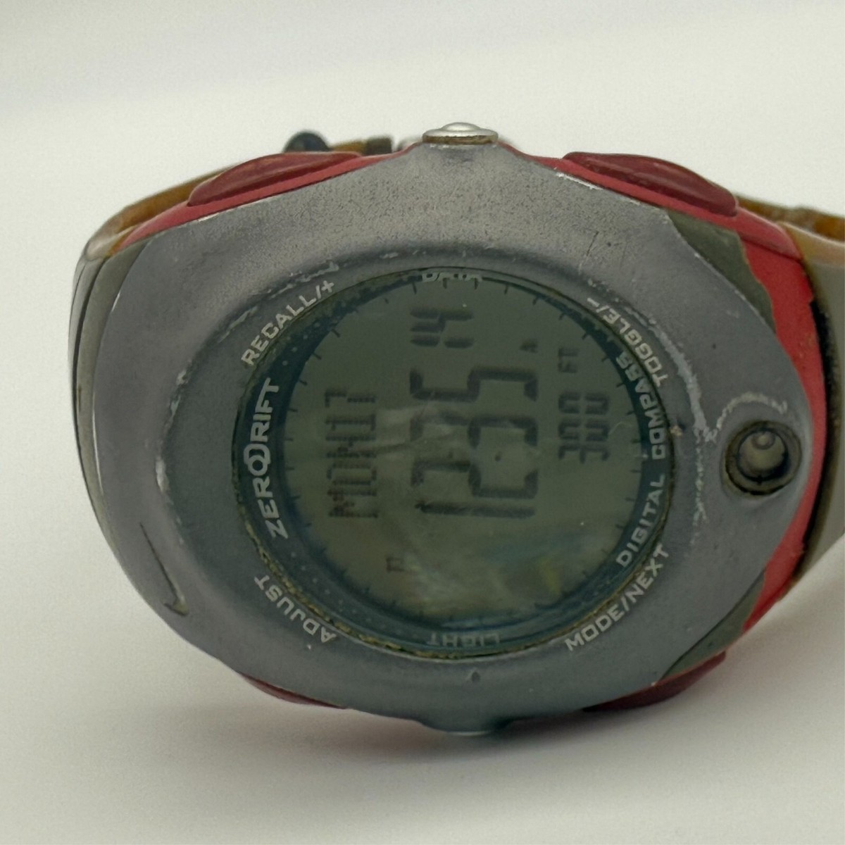 Vintage Men's NIKE Zero Drift Digital Compass Gray/Red Sport
