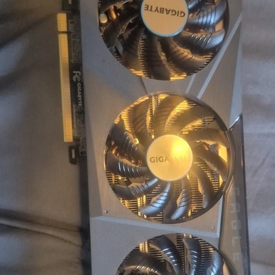 GIGABYTE NVIDIA GeForce RTX PCIe x16 Triple Fan HDMI/DP Backplate