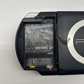 Sony PSP Go PSP-1001 PlayStation Portable - Black - POWERS ON - PARTS OR REPAIR
