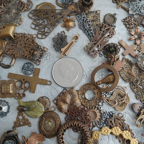 Lot 100 Brass Stampings Vintage and Vintage Style Filigree Charms Components - Picture 6 of 7