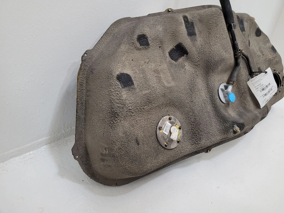 2011-2014 HYUNDAI GENESIS Fuel Tank Sedan 19 Gal 311503M510 Foto 3 de 4